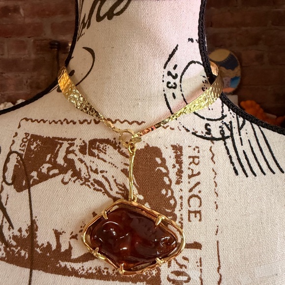 ZARA- Elegant Gold and Brown Pendant Necklace - Picture 2 of 4